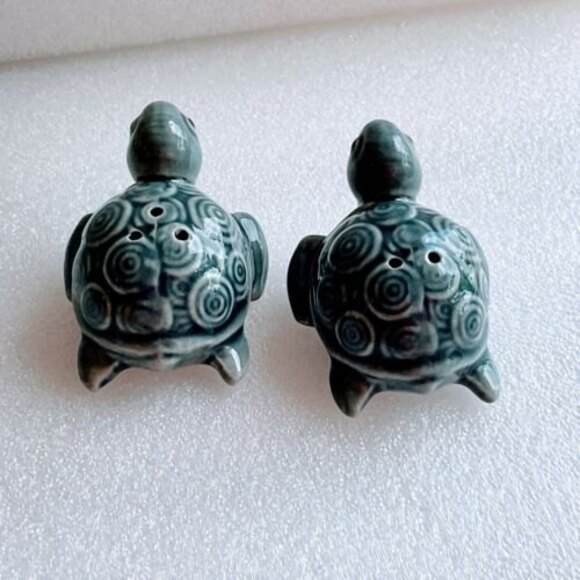 Beach Themed Turtle MINI Salt & Pepper Shaker Set New Ceramic - Picture 2 of 2